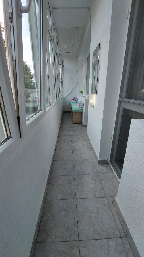 3 Apartment, Center, 1st Floor, Aubg, Free Parking, Pc I5 Ssd, 3 Led Tvs 200 Channels, Wifi, Terrace, Easy-late Check-in, Before Greece Appartamento