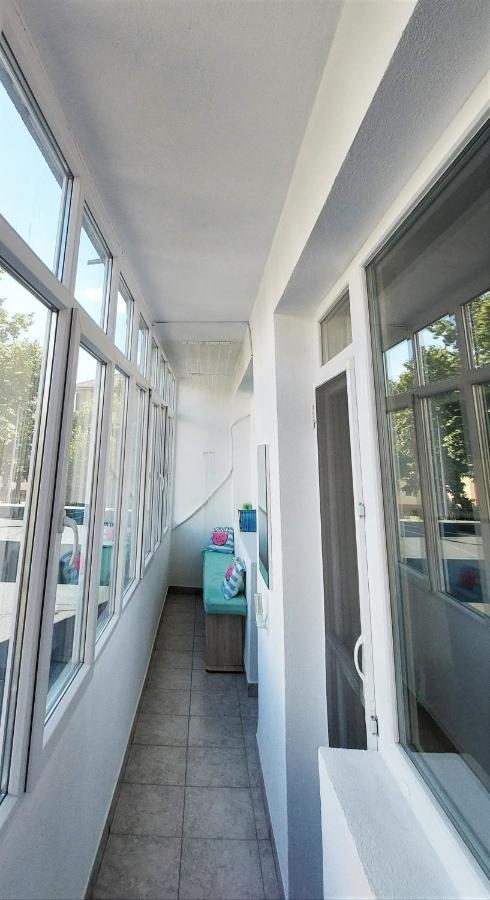 Appartamento 3 Apartment, Center, 1st Floor, Aubg, Free Parking, Pc I5 Ssd, 3 Led Tvs 200 Channels, Wifi, Terrace, Easy-late Check-in, Before Greece *