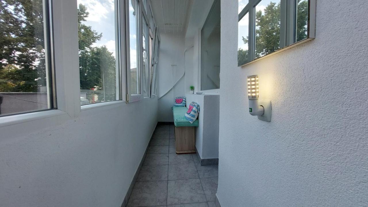 3 Apartment, Center, 1st Floor, Aubg, Free Parking, Pc I5 Ssd, 3 Led Tvs 200 Channels, Wifi, Terrace, Easy-late Check-in, Before Greece