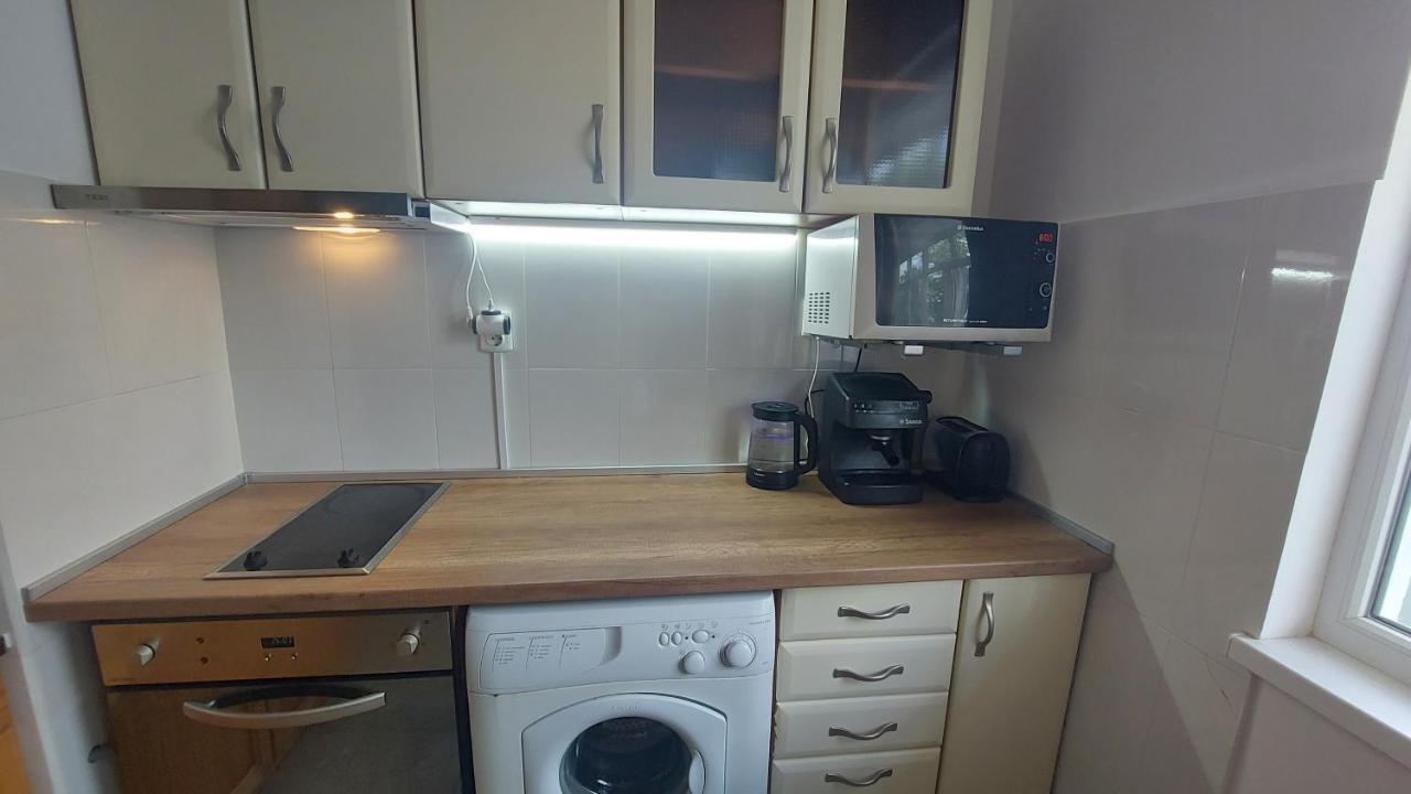 3 Apartment, Center, 1st Floor, Aubg, Free Parking, Pc I5 Ssd, 3 Led Tvs 200 Channels, Wifi, Terrace, Easy-late Check-in, Before Greece *