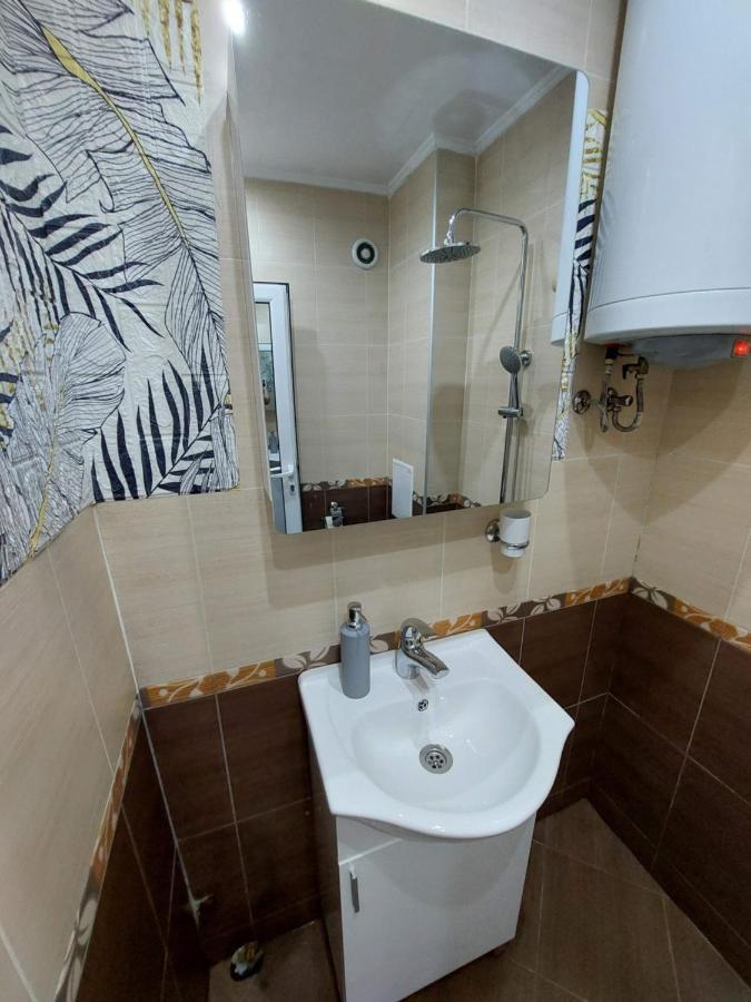 3 Apartment, Center, 1st Floor, Aubg, Free Parking, Pc I5 Ssd, 3 Led Tvs 200 Channels, Wifi, Terrace, Easy-late Check-in, Before Greece Appartamento *