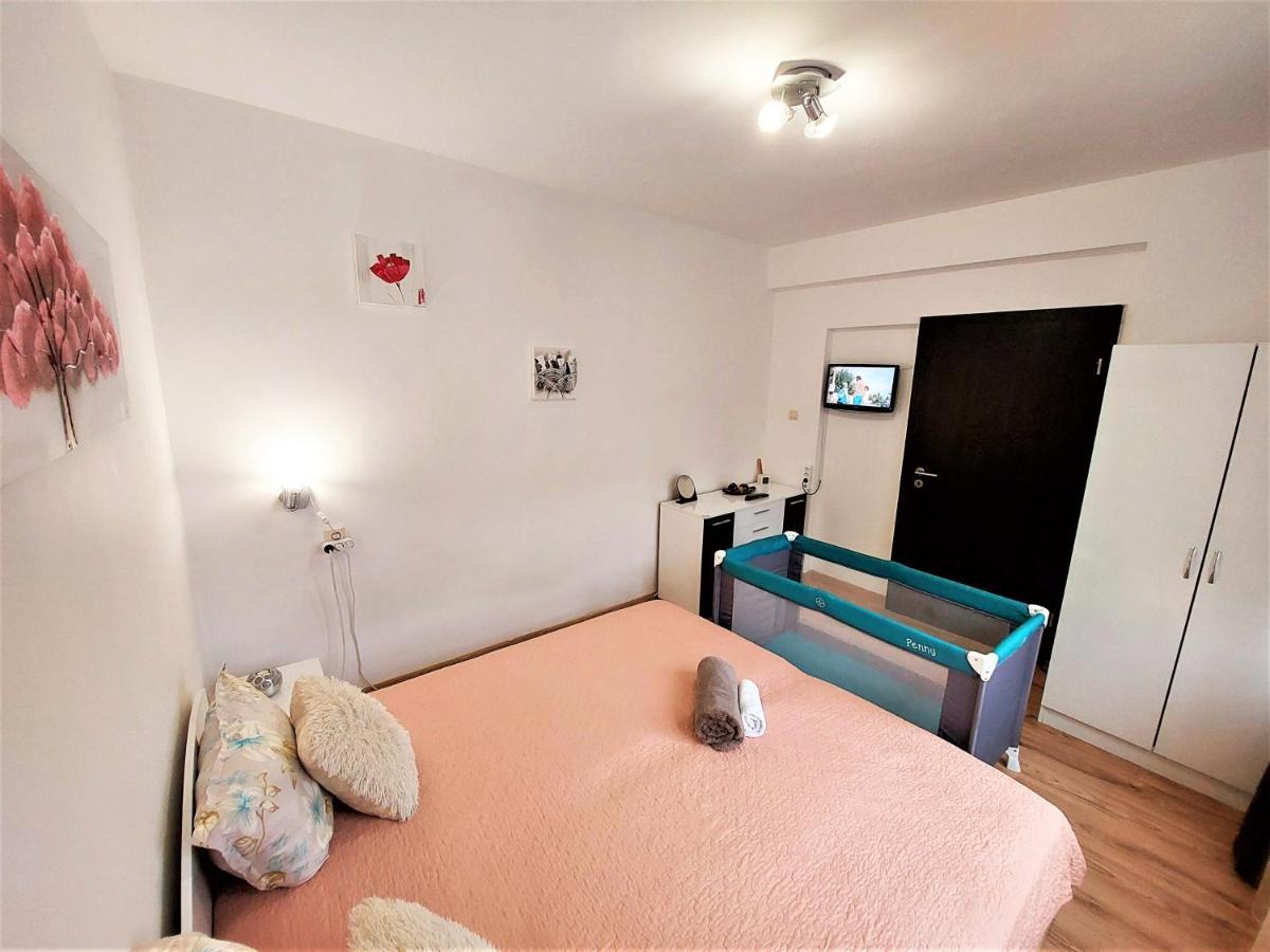 Appartamento 3 Apartment, Center, 1st Floor, Aubg, Free Parking, Pc I5 Ssd, 3 Led Tvs 200 Channels, Wifi, Terrace, Easy-late Check-in, Before Greece