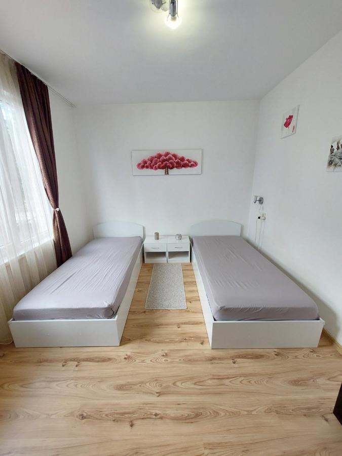 Appartamento 3 Apartment, Center, 1st Floor, Aubg, Free Parking, Pc I5 Ssd, 3 Led Tvs 200 Channels, Wifi, Terrace, Easy-late Check-in, Before Greece *