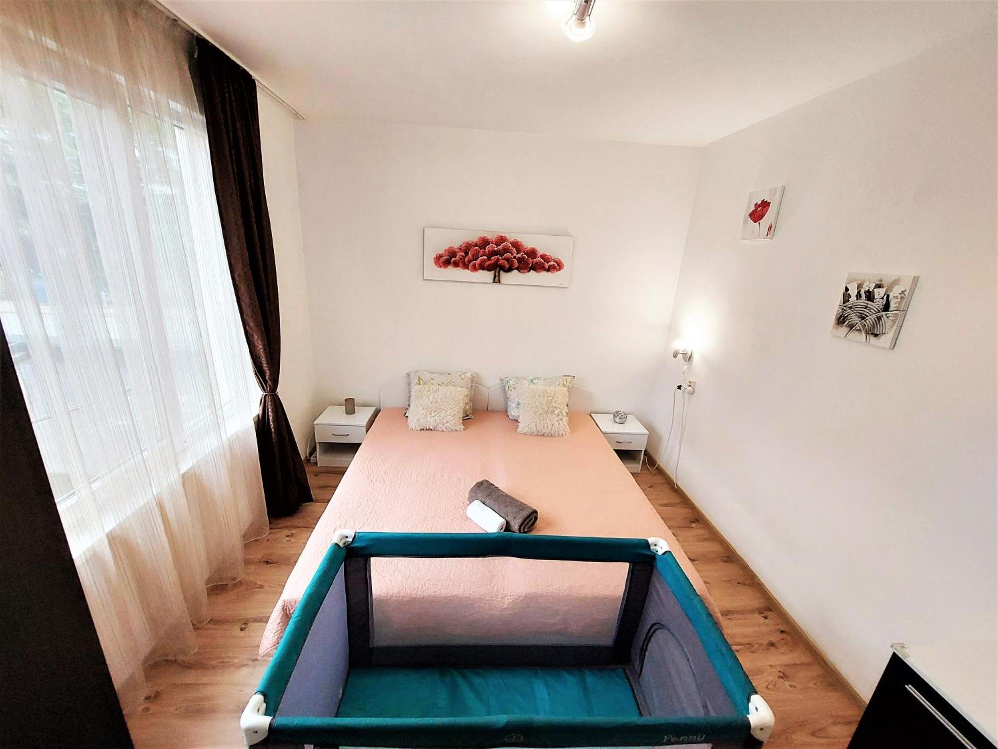 3 Apartment, Center, 1st Floor, Aubg, Free Parking, Pc I5 Ssd, 3 Led Tvs 200 Channels, Wifi, Terrace, Easy-late Check-in, Before Greece *