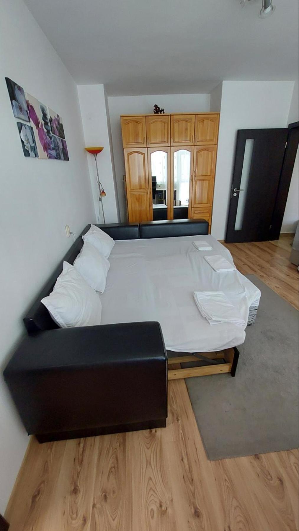 Appartamento 3 Apartment, Center, 1st Floor, Aubg, Free Parking, Pc I5 Ssd, 3 Led Tvs 200 Channels, Wifi, Terrace, Easy-late Check-in, Before Greece