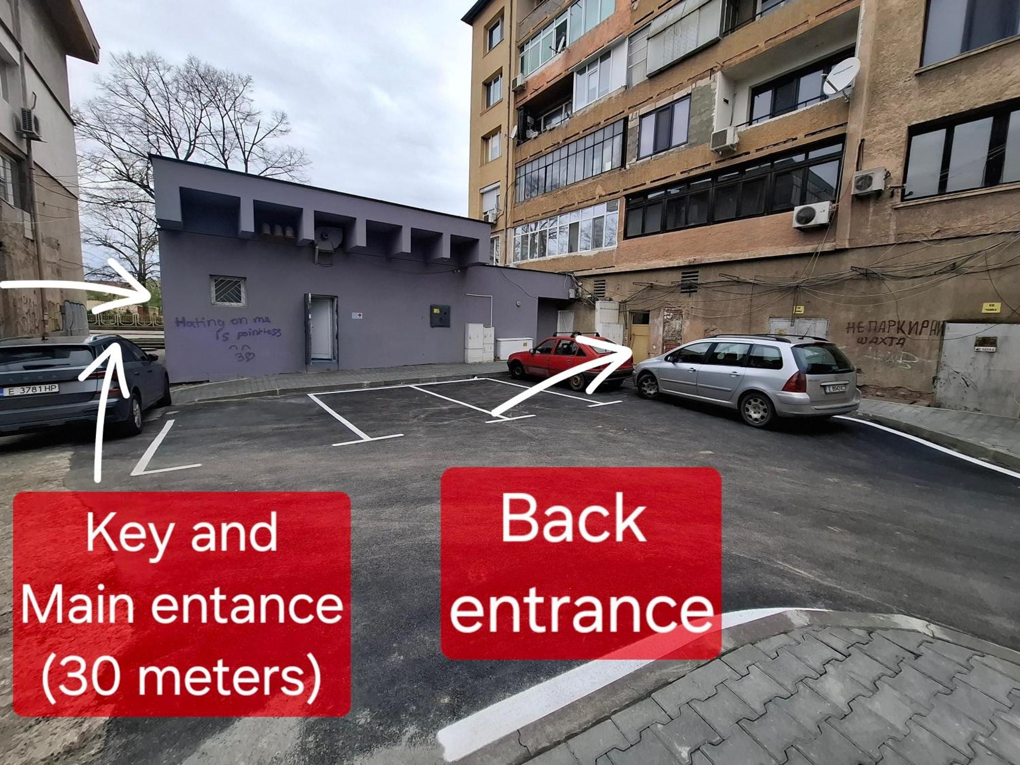 3 Apartment, Center, 1st Floor, Aubg, Free Parking, Pc I5 Ssd, 3 Led Tvs 200 Channels, Wifi, Terrace, Easy-late Check-in, Before Greece * Blagoevgrad