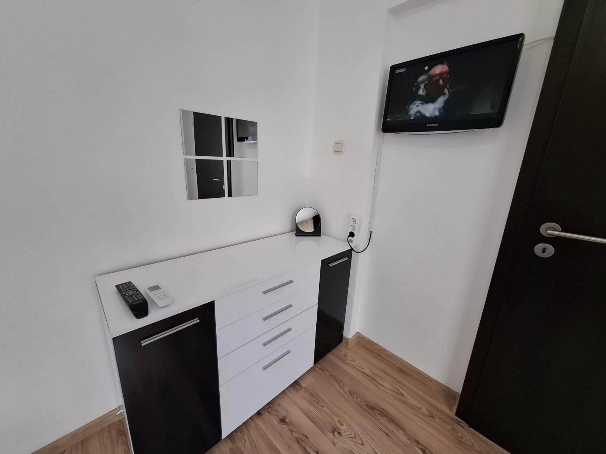 3 Apartment, Center, 1st Floor, Aubg, Free Parking, Pc I5 Ssd, 3 Led Tvs 200 Channels, Wifi, Terrace, Easy-late Check-in, Before Greece Appartamento Blagoevgrad
