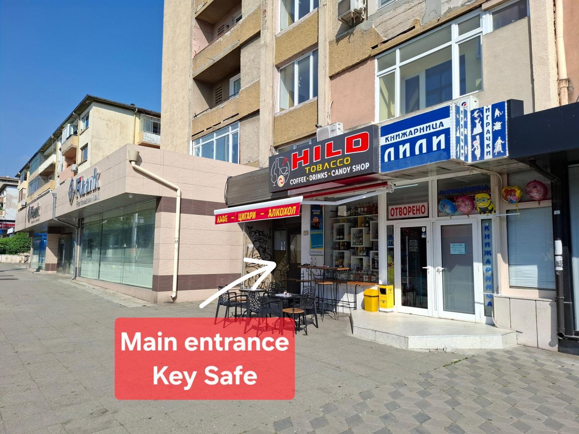 3 Apartment, Center, 1st Floor, Aubg, Free Parking, Pc I5 Ssd, 3 Led Tvs 200 Channels, Wifi, Terrace, Easy-late Check-in, Before Greece Blagoevgrad